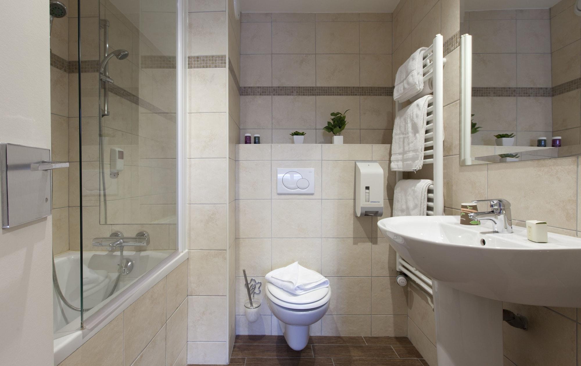 Logis Hotel Duquesne Nantes Ngoại thất bức ảnh