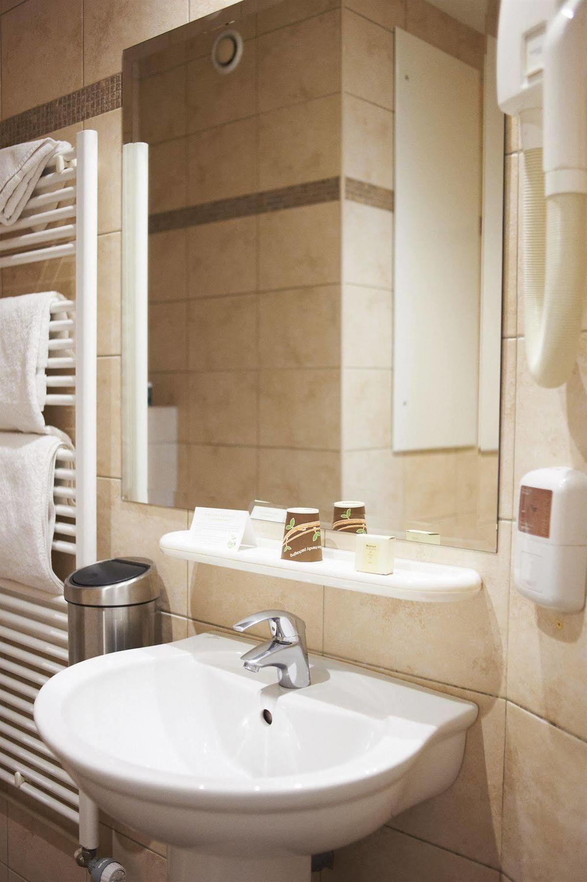Logis Hotel Duquesne Nantes Ngoại thất bức ảnh